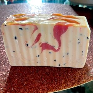 Peach cobbler: Peach, Sandalwood, Pomegranate, Brown Sugar, Poppy